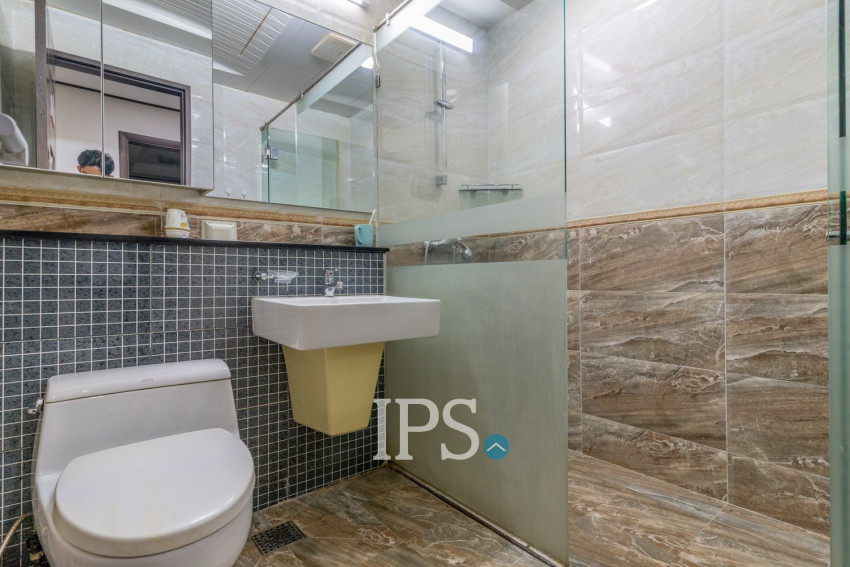 12nd Floor 3 Bedroom Condo For Sale - De Castle Royal, BKK1, Phnom Penh