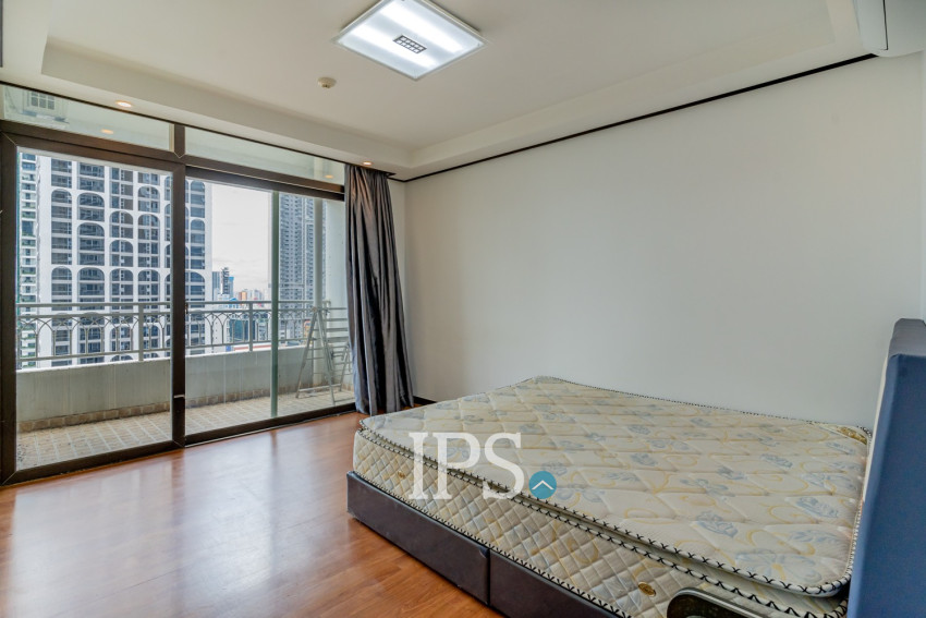 12nd Floor 3 Bedroom Condo For Sale - De Castle Royal, BKK1, Phnom Penh