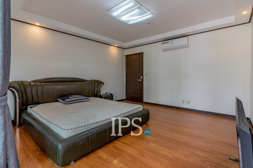 12nd Floor 3 Bedroom Condo For Sale - De Castle Royal, BKK1, Phnom Penh