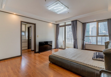 12nd Floor 3 Bedroom Condo For Sale - De Castle Royal, BKK1, Phnom Penh thumbnail