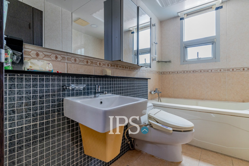 12nd Floor 3 Bedroom Condo For Sale - De Castle Royal, BKK1, Phnom Penh