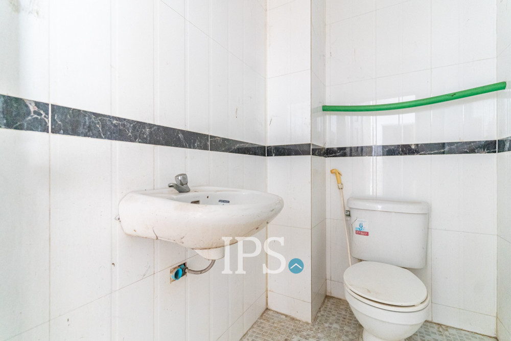 16 Bedroom Shophouse For Sale - Chroy Changvar, Phnom Penh - Image 19