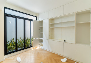 156 Sqm Retail Space For Rent - BKK1, Phnom Penh thumbnail