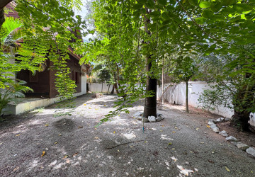 7 Bedroom Compound Villa For Rent - Sala Kamreuk, Siem Reap thumbnail