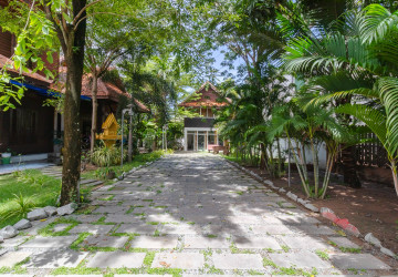 7 Bedroom Compound Villa For Rent - Sala Kamreuk, Siem Reap thumbnail