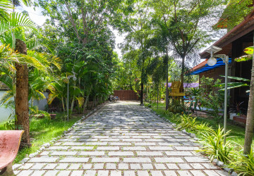 7 Bedroom Compound Villa For Rent - Sala Kamreuk, Siem Reap thumbnail