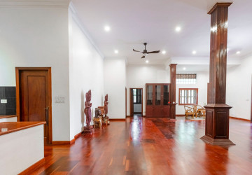 7 Bedroom Compound Villa For Rent - Sala Kamreuk, Siem Reap thumbnail