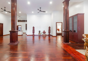 7 Bedroom Compound Villa For Rent - Sala Kamreuk, Siem Reap thumbnail