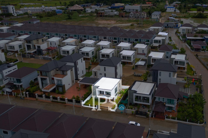 4 Bedroom Villa For Sale - Borey Williams Angkor Chey, Snaor, Phnom Penh