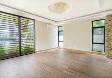 4 Bedroom Villa For Sale - Borey Williams Angkor Chey, Snaor, Phnom Penh thumbnail