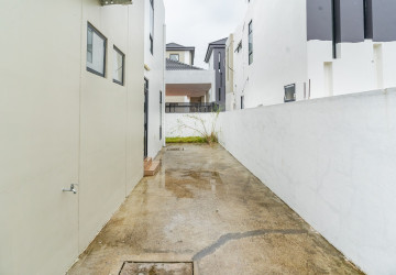 4 Bedroom Villa For Sale - Borey Williams Angkor Chey, Snaor, Phnom Penh thumbnail