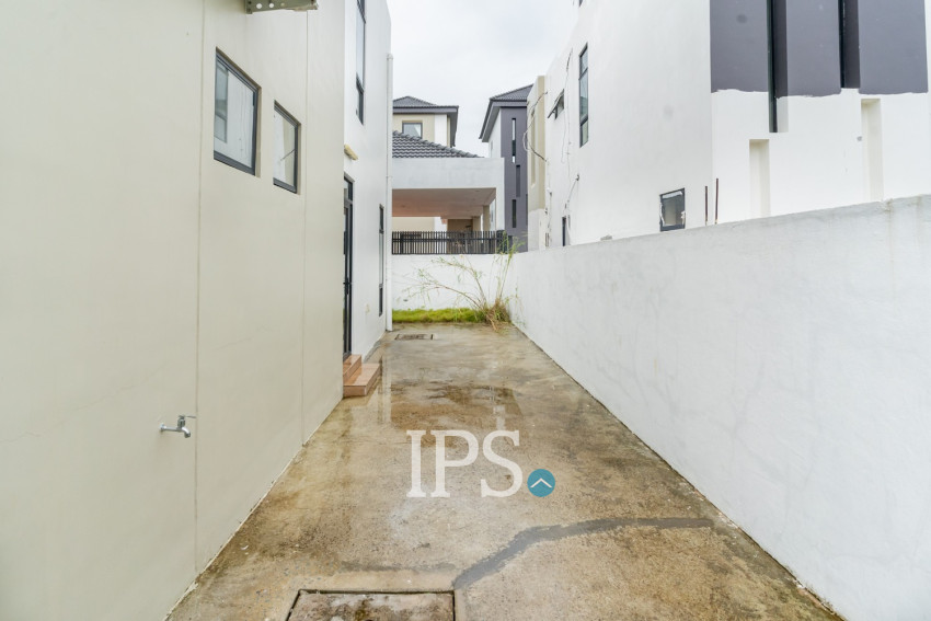 4 Bedroom Villa For Sale - Borey Williams Angkor Chey, Snaor, Phnom Penh
