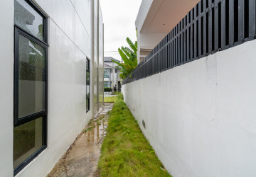 4 Bedroom Villa For Sale - Borey Williams Angkor Chey, Snaor, Phnom Penh thumbnail