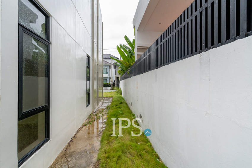 4 Bedroom Villa For Sale - Borey Williams Angkor Chey, Snaor, Phnom Penh