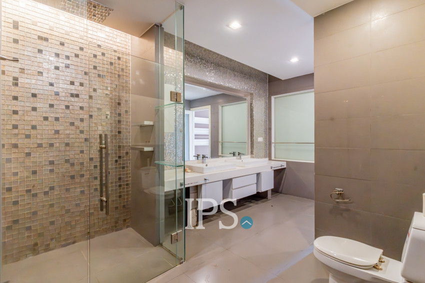 648 Sqm Commercial Building For Rent - Tumnob Tuek, BKK, Phnom Penh