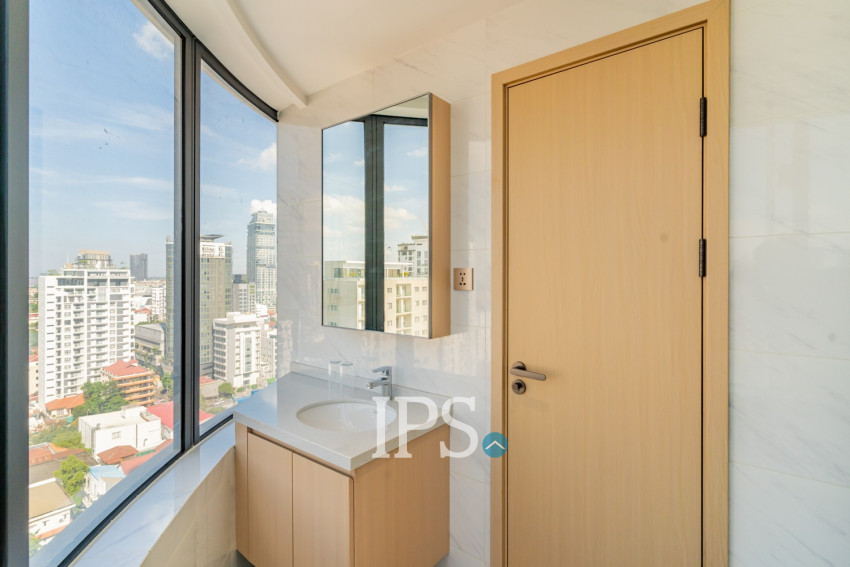 3 Bedroom Condo For Rent - Le Conde, BKK1, Phnom Penh