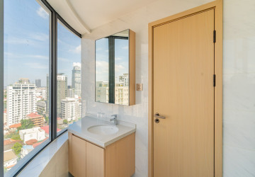 3 Bedroom Condo For Rent - Le Conde, BKK1, Phnom Penh thumbnail