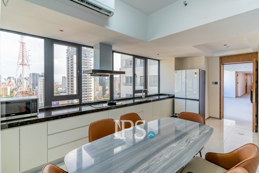 3 Bedroom Condo For Rent - Le Conde, BKK1, Phnom Penh