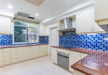 3 Bedroom Villa For Rent - Teuk Thla, Sen Sok, Phnom Penh thumbnail