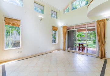 3 Bedroom Villa For Rent - Teuk Thla, Sen Sok, Phnom Penh thumbnail