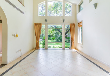 3 Bedroom Villa For Rent - Teuk Thla, Sen Sok, Phnom Penh thumbnail