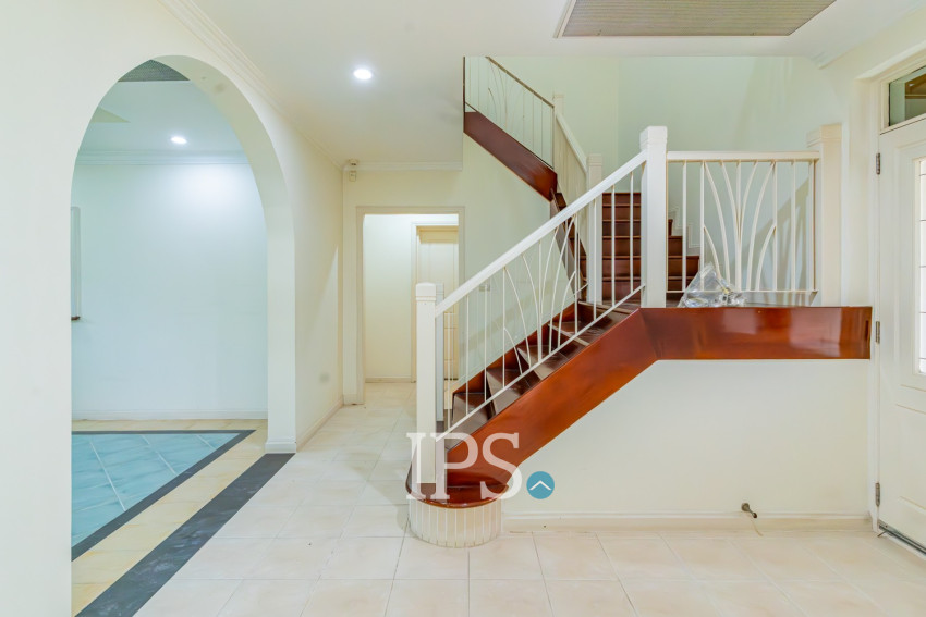 3 Bedroom Villa For Rent - Teuk Thla, Sen Sok, Phnom Penh