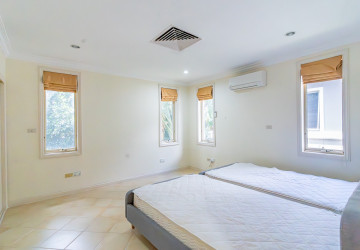 3 Bedroom Villa For Rent - Teuk Thla, Sen Sok, Phnom Penh thumbnail