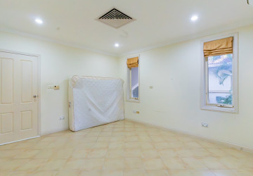 3 Bedroom Villa For Rent - Teuk Thla, Sen Sok, Phnom Penh thumbnail