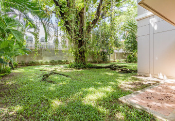 3 Bedroom Villa For Rent - Teuk Thla, Sen Sok, Phnom Penh thumbnail