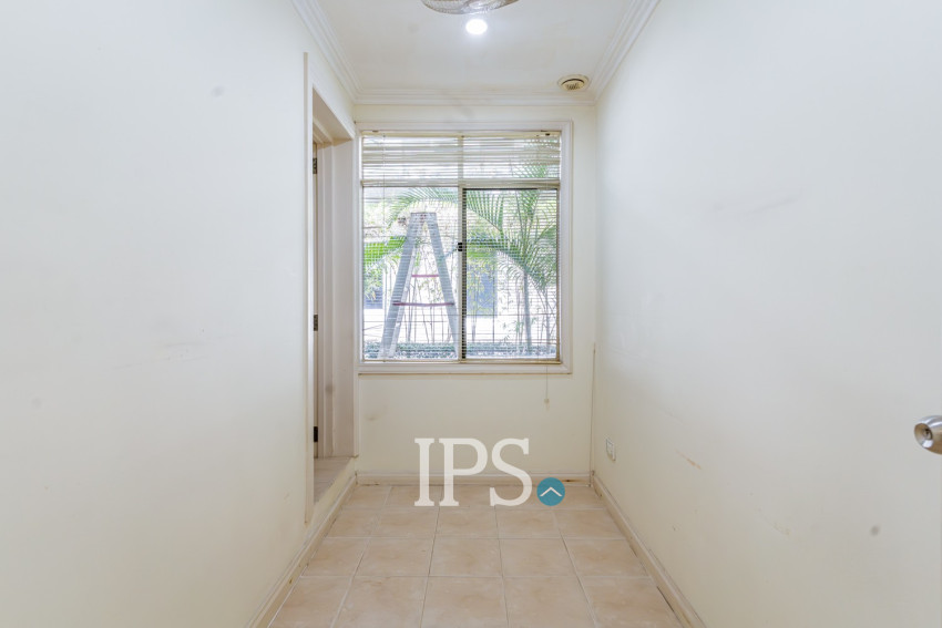 3 Bedroom Villa For Rent - Teuk Thla, Sen Sok, Phnom Penh