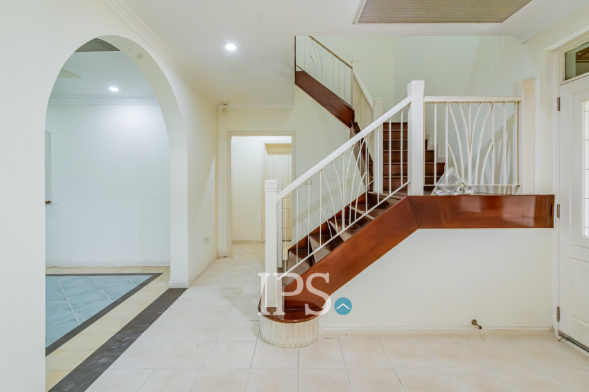 3 Bedroom Villa For Rent - Teuk Thla, Sen Sok, Phnom Penh
