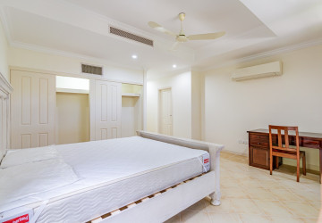 3 Bedroom Villa For Rent - Teuk Thla, Sen Sok, Phnom Penh thumbnail