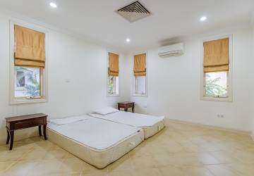 3 Bedroom Villa For Rent - Teuk Thla, Sen Sok, Phnom Penh thumbnail