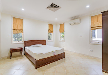 3 Bedroom Villa For Rent - Teuk Thla, Sen Sok, Phnom Penh thumbnail