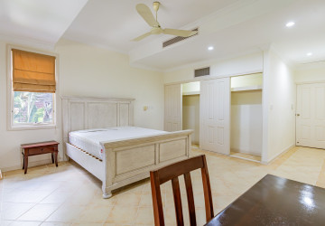 3 Bedroom Villa For Rent - Teuk Thla, Sen Sok, Phnom Penh thumbnail