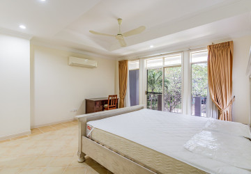 3 Bedroom Villa For Rent - Teuk Thla, Sen Sok, Phnom Penh thumbnail
