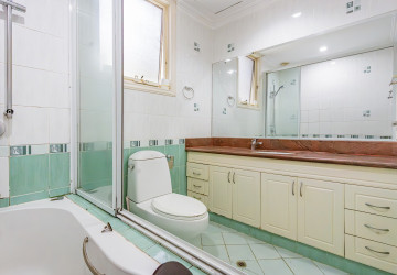 3 Bedroom Villa For Rent - Teuk Thla, Sen Sok, Phnom Penh thumbnail