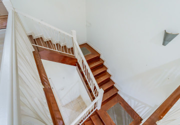 3 Bedroom Villa For Rent - Teuk Thla, Sen Sok, Phnom Penh thumbnail