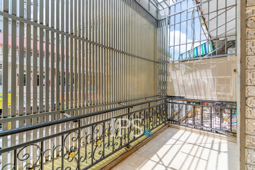 Renovated 3 Bedroom Apartment For Rent - Wat Phnom, Phnom Penh