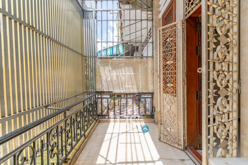 Renovated 3 Bedroom Apartment For Rent - Wat Phnom, Phnom Penh