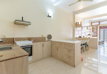 Renovated 3 Bedroom Apartment For Rent - Wat Phnom, Phnom Penh thumbnail