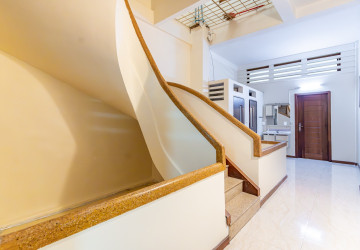 Renovated 3 Bedroom Apartment For Rent - Wat Phnom, Phnom Penh thumbnail