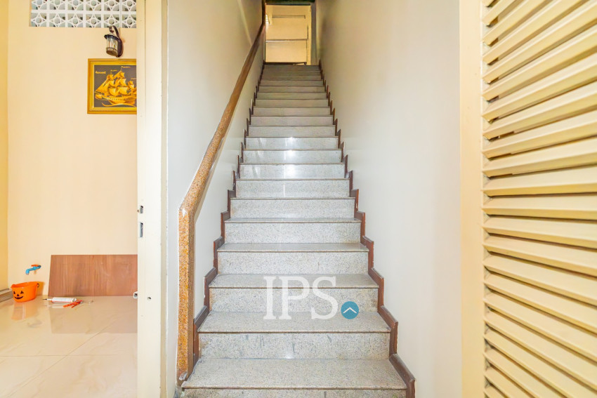 Renovated 3 Bedroom Apartment For Rent - Wat Phnom, Phnom Penh