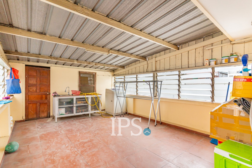 Renovated 3 Bedroom Apartment For Rent - Wat Phnom, Phnom Penh