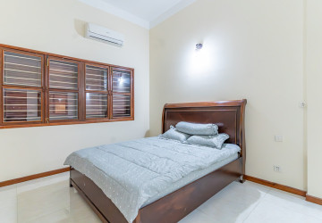 Renovated 3 Bedroom Apartment For Rent - Wat Phnom, Phnom Penh thumbnail