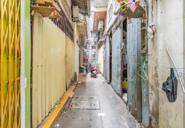 Renovated 3 Bedroom Apartment For Rent - Wat Phnom, Phnom Penh thumbnail