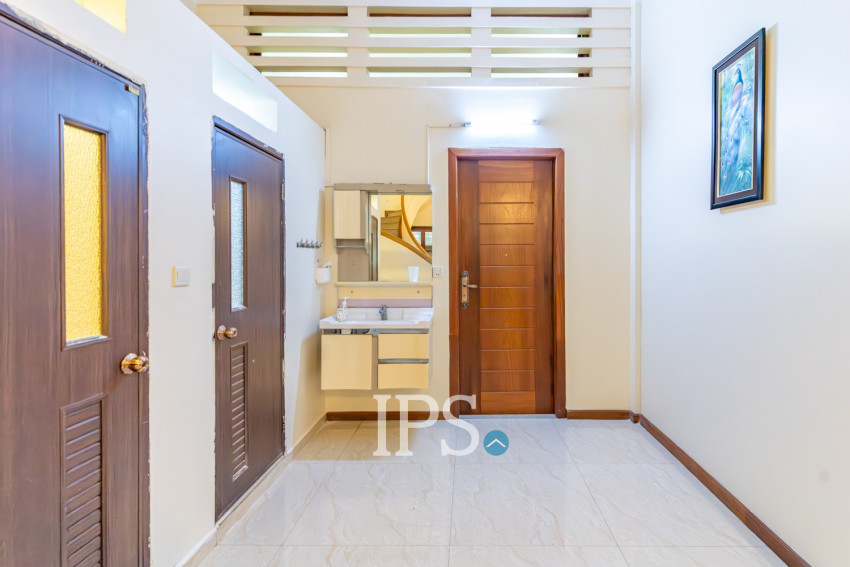 Renovated 3 Bedroom Apartment For Rent - Wat Phnom, Phnom Penh