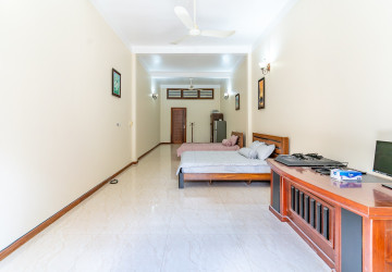 Renovated 3 Bedroom Apartment For Rent - Wat Phnom, Phnom Penh thumbnail