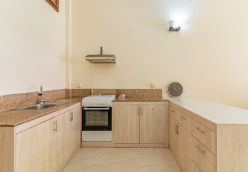 Renovated 3 Bedroom Apartment For Rent - Wat Phnom, Phnom Penh thumbnail