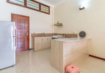 Renovated 3 Bedroom Apartment For Rent - Wat Phnom, Phnom Penh thumbnail